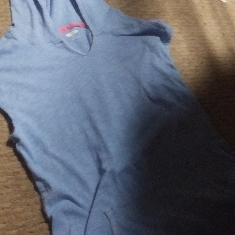 Sleeveless hoodie